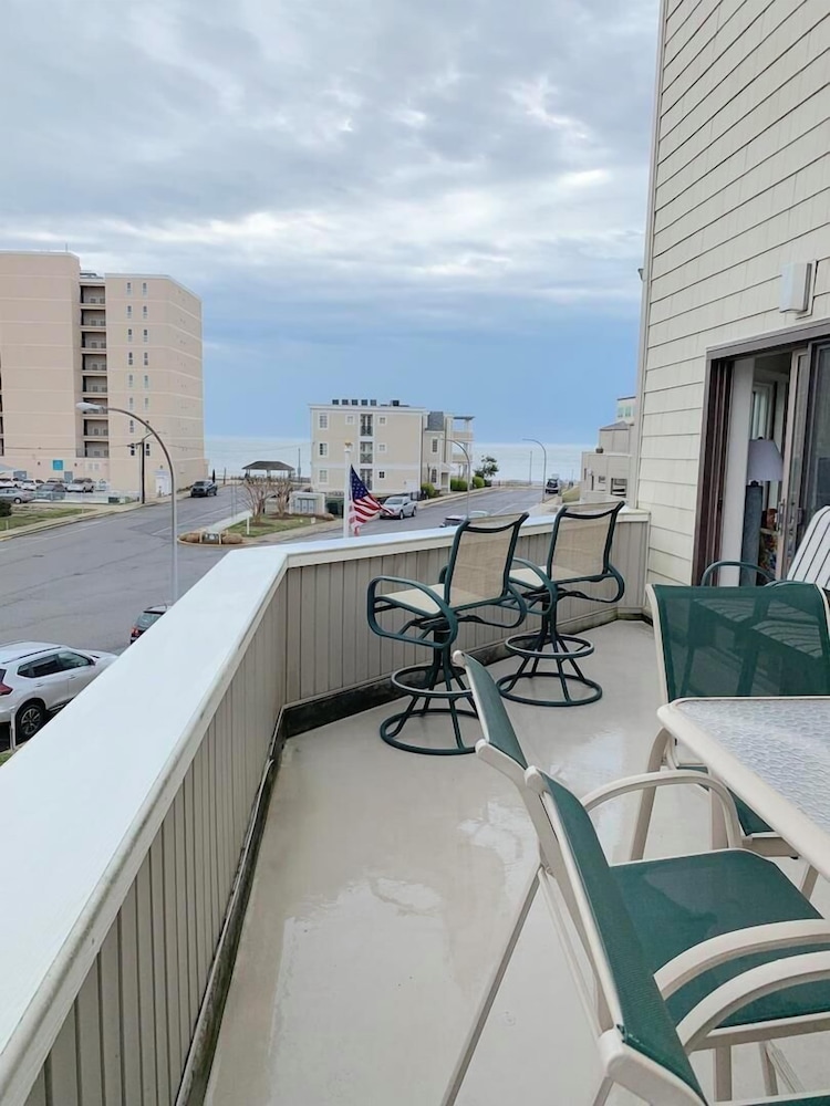 Mariners Court 201