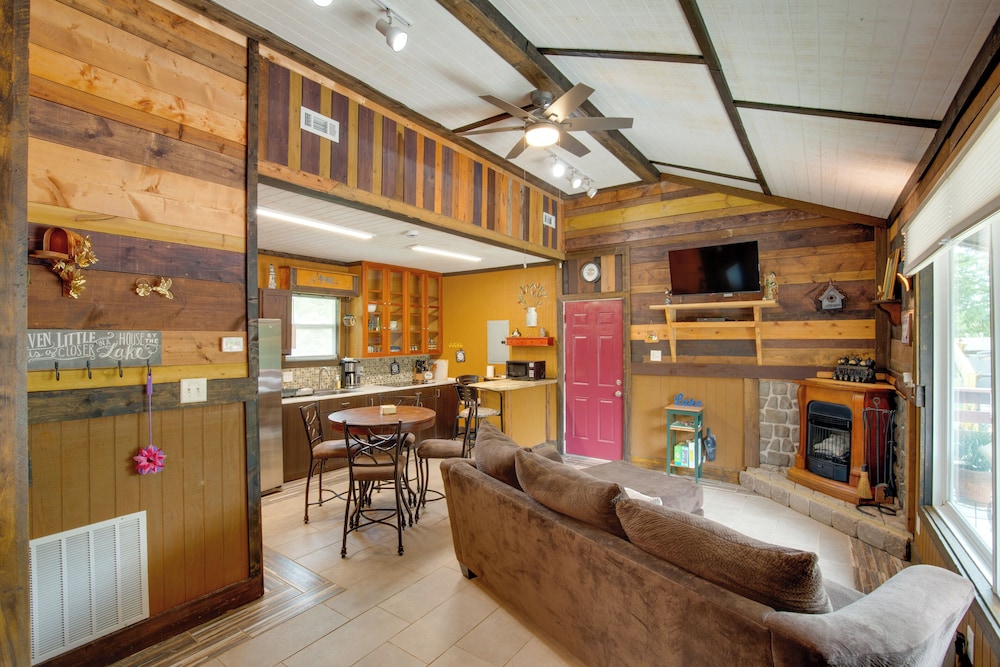 'byrd's Nest' Lake Lafayette Escape w/ Fire Pit