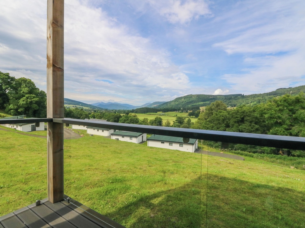 6 Strathtay Lodges