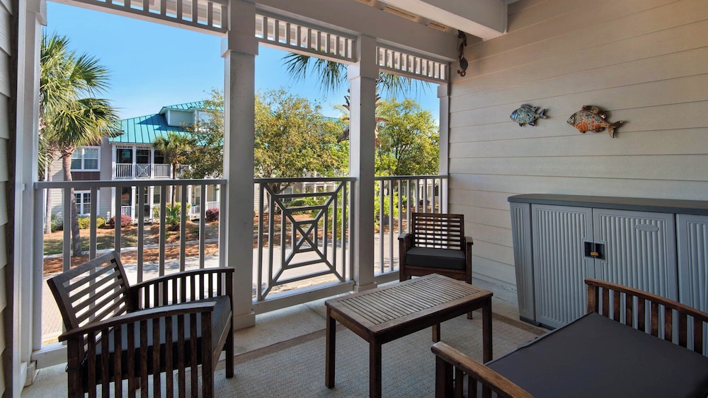 3br/2ba, Sleeps 6, BBQ Grill, Pool, Beach Access + Free Attraction Tickets!