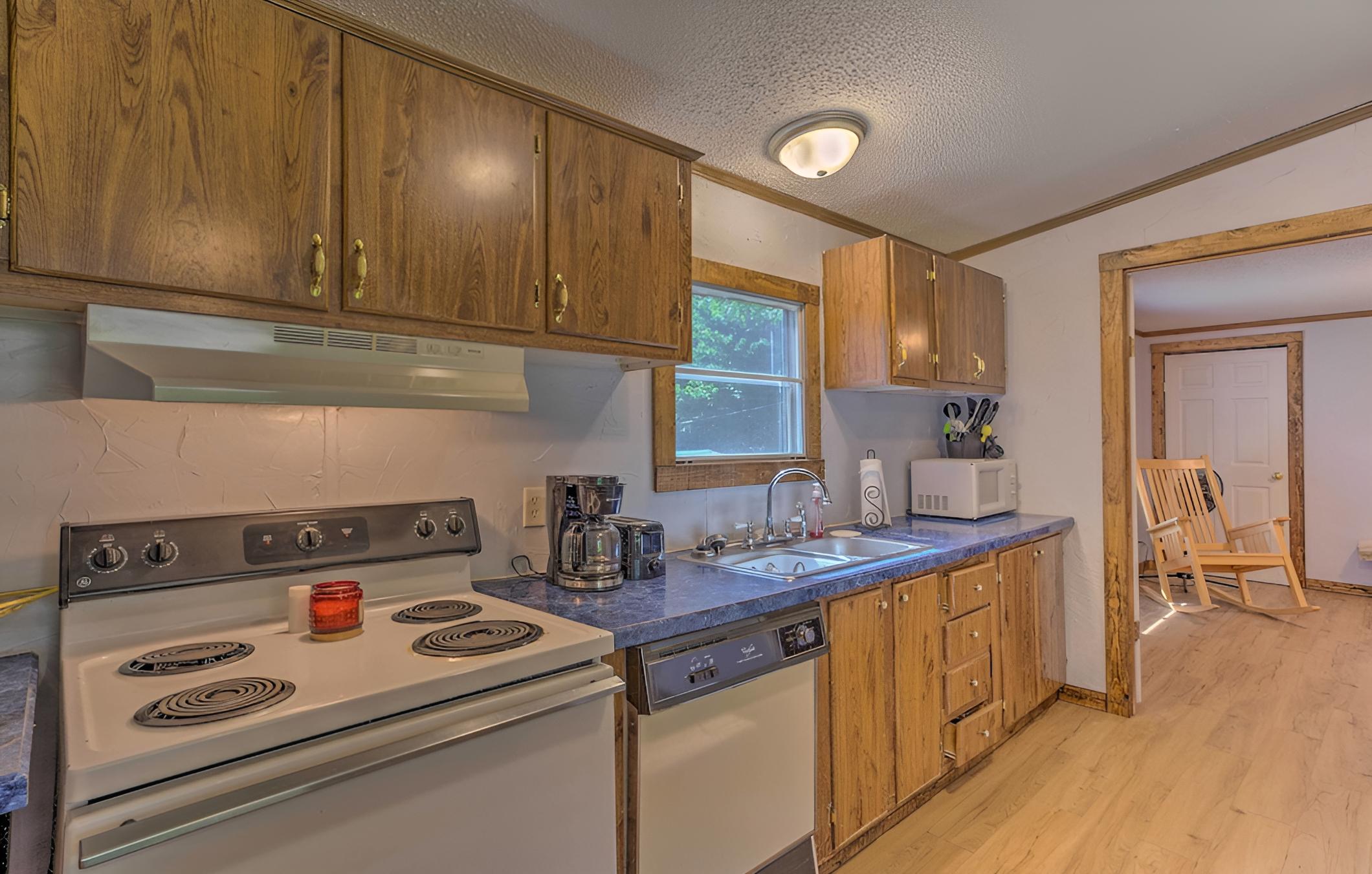 Cozy Mead Home w/ Grill & Patio: Nearby Lake! view 4