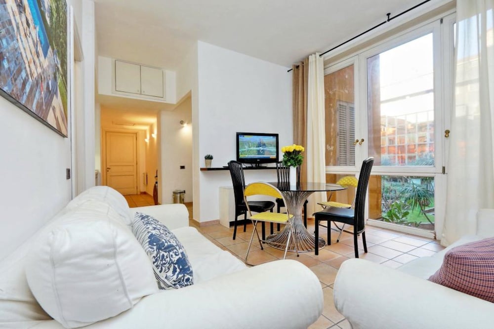 Unique Grand Trevi Fountain Apartment