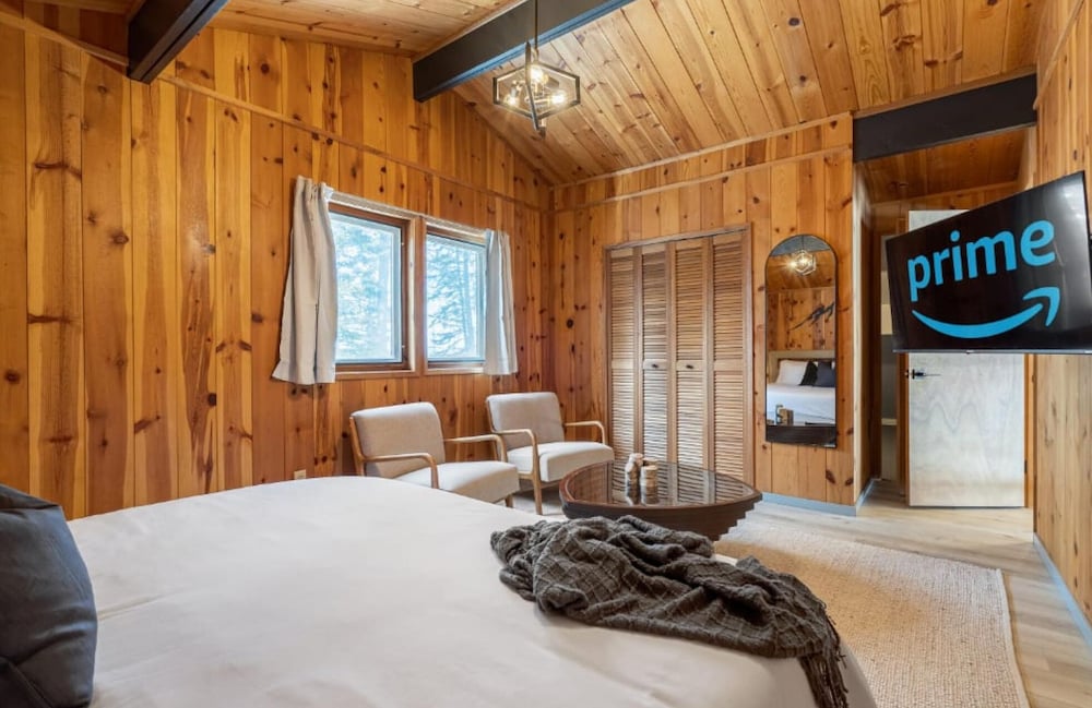 The Matterhorn No Service Fees Hottub Fire Pit