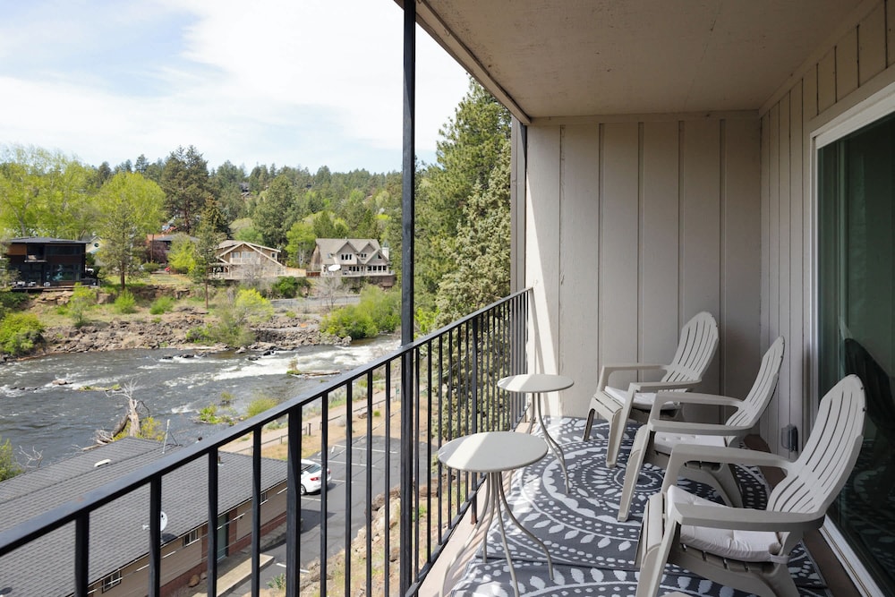 At the River - Beautiful Stay, Amazing River View