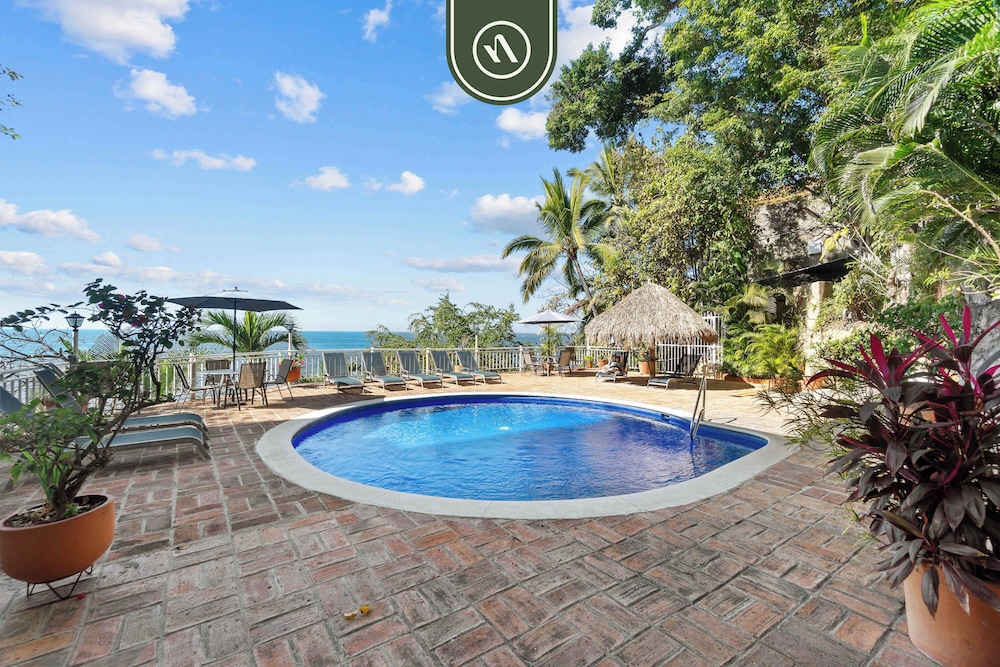 Oceanfront 2 BR Condo With Spectacular View - Pool
