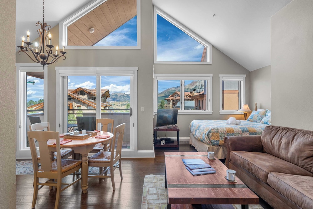 Blue Mesa Lodge 40C by Avantstay Ski In/ Ski Out Unit w/ Balcony!