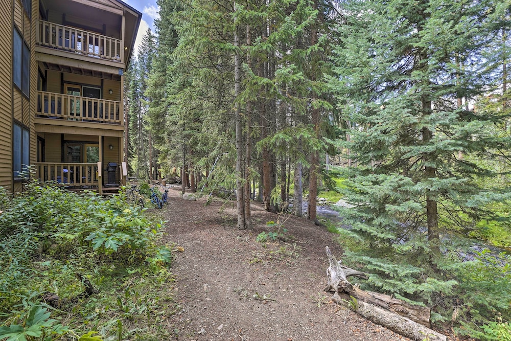 Cozy Condo on Vasquez Creek w/ Free Shuttle Access view 3