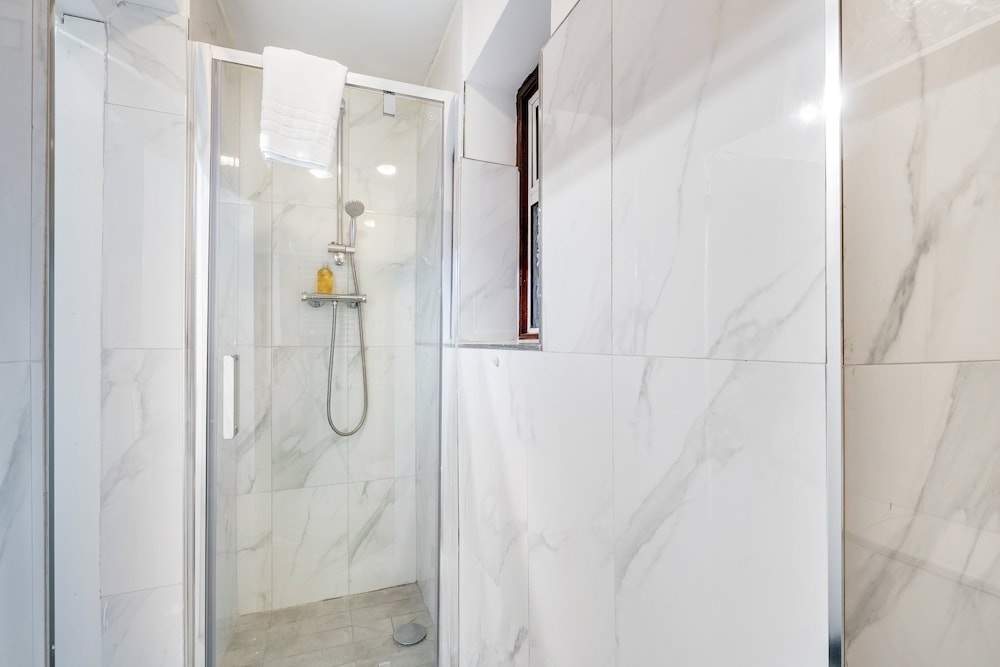 Spacious 4-Bedroom 2-Bath Home in Bywood