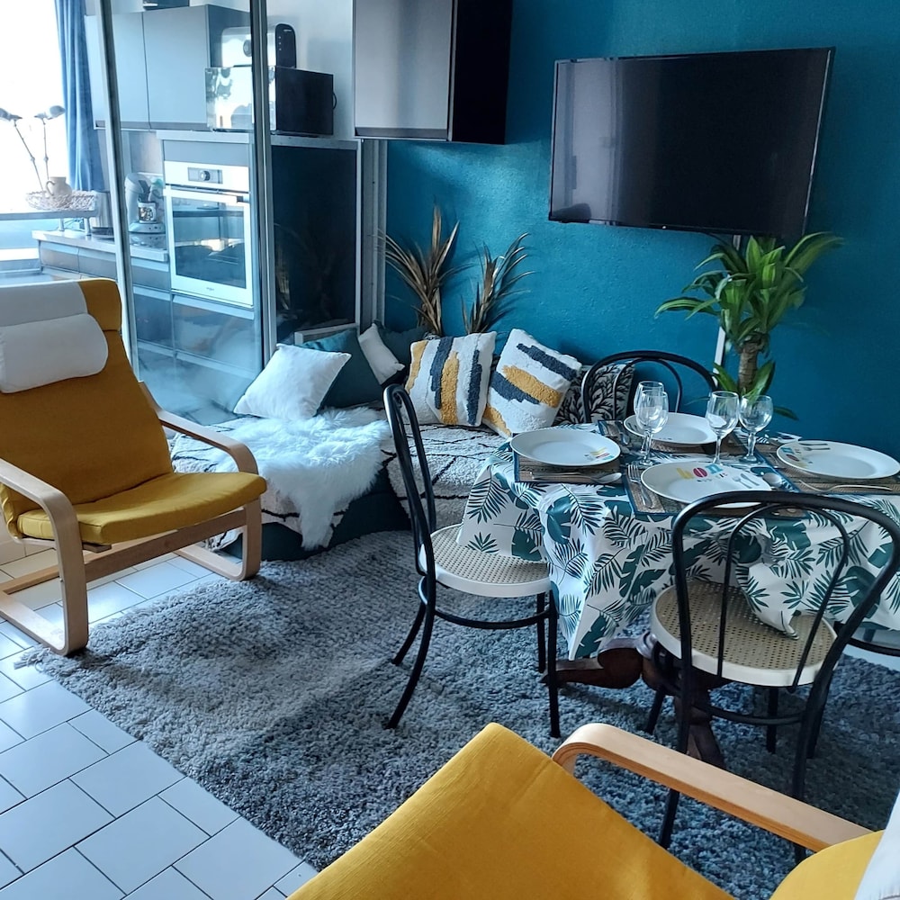 Apartment in Le Grau-du-roi With Pool