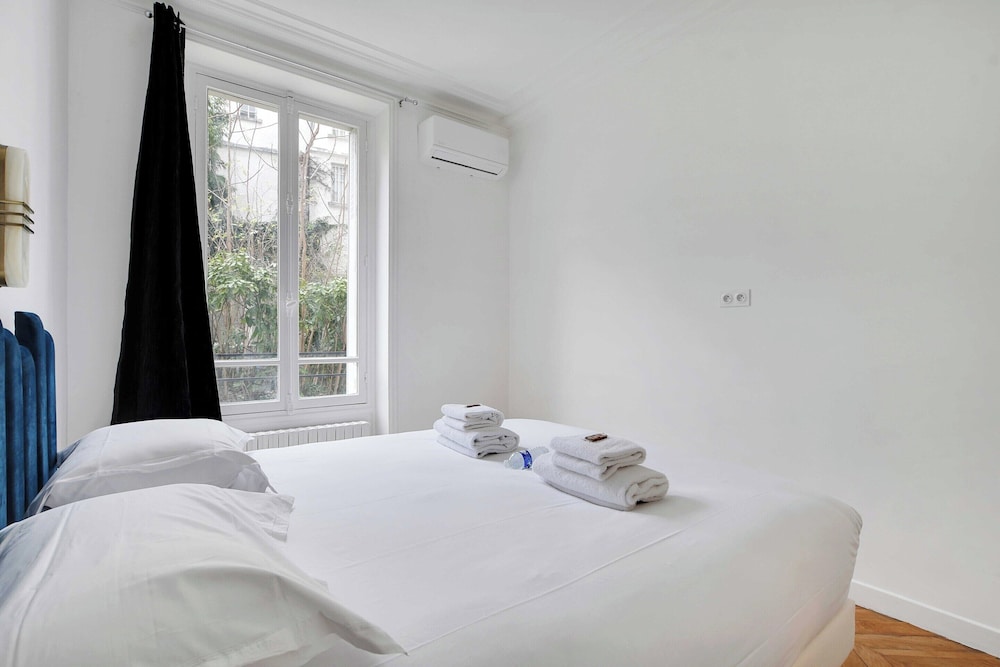 Elegant in Neuilly-sur-seine: A Charming Retreat view 4