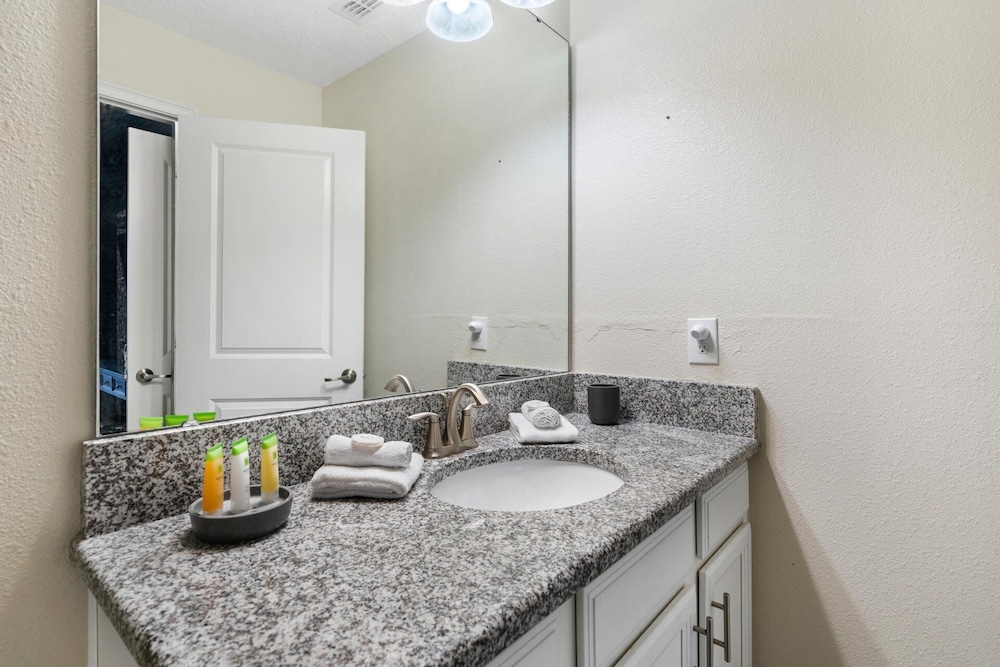 Championsgate Resort 6 Bedroom Private Pool Home with Theater 6 Home
