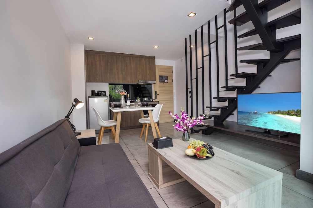Naiharn Duplex near the Beach UTL A124