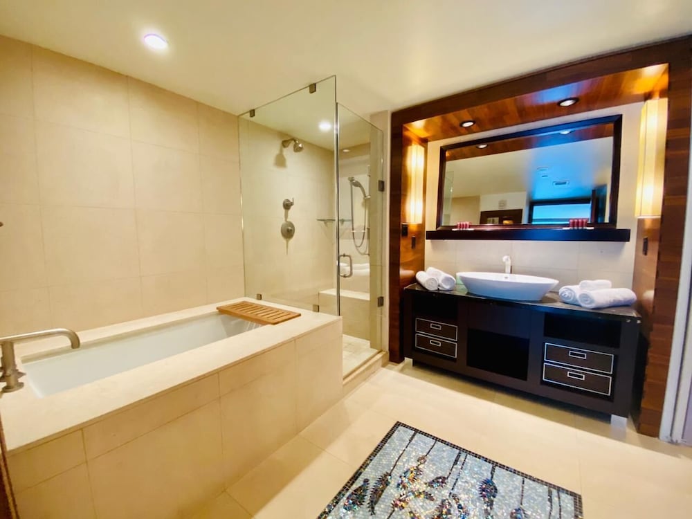 Carillon Miami Beach Private Suites