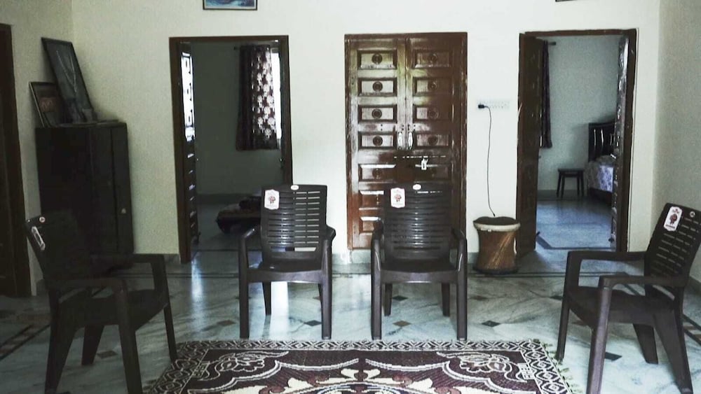 Shyam Luxurious Huts & Guest House