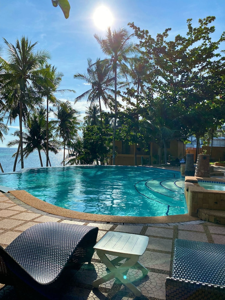 Anda White Beach Resort 44