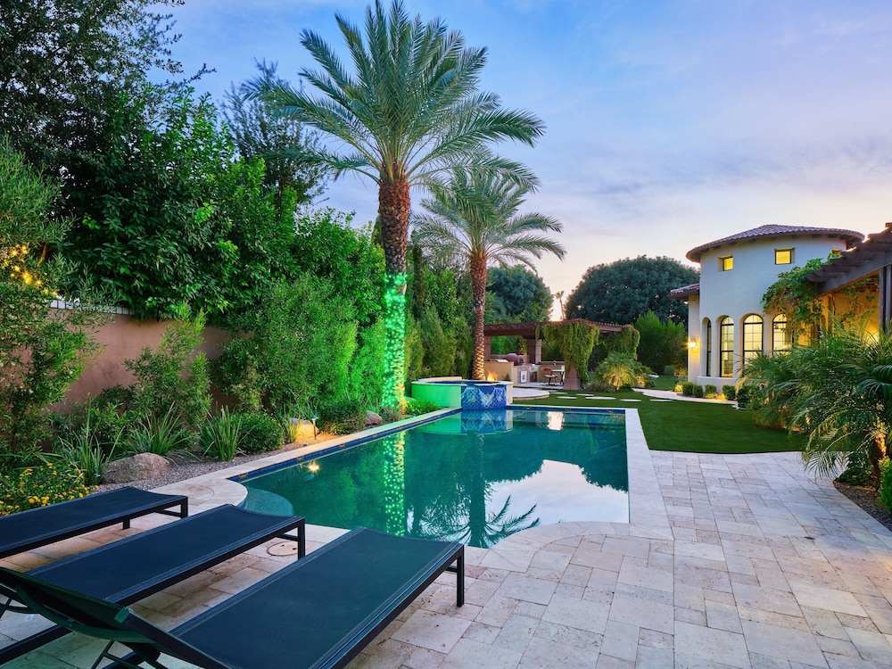 Luxe Poolside Paradise-pool & Spa-vanity Station