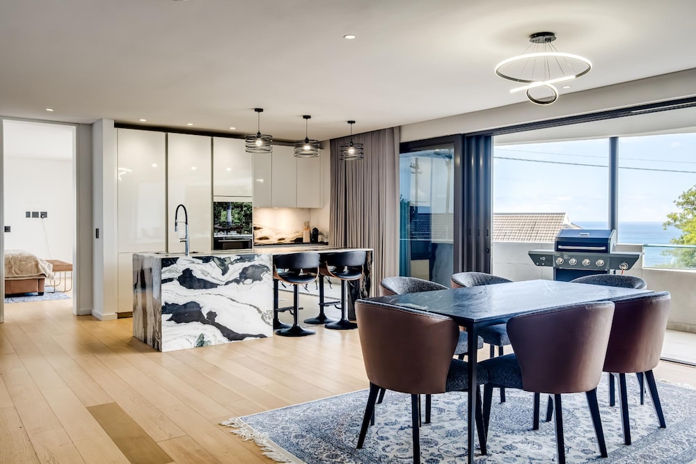 4BR Camps Bay Villa w Pool and Garden Casa Meya