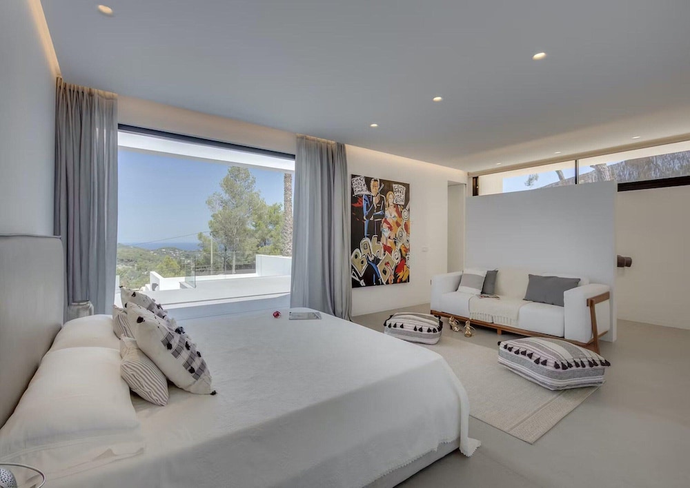 Sleek Villa With Nice Terrace