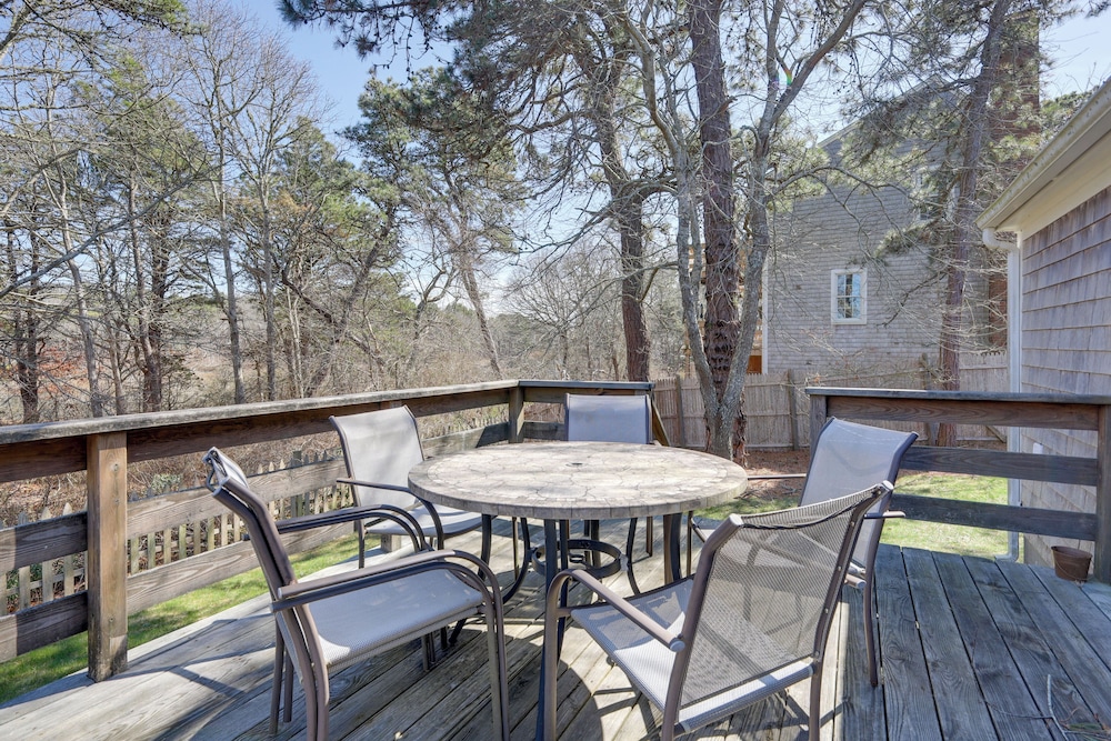 Swan River Views, BBQ Ready: West Dennis Home