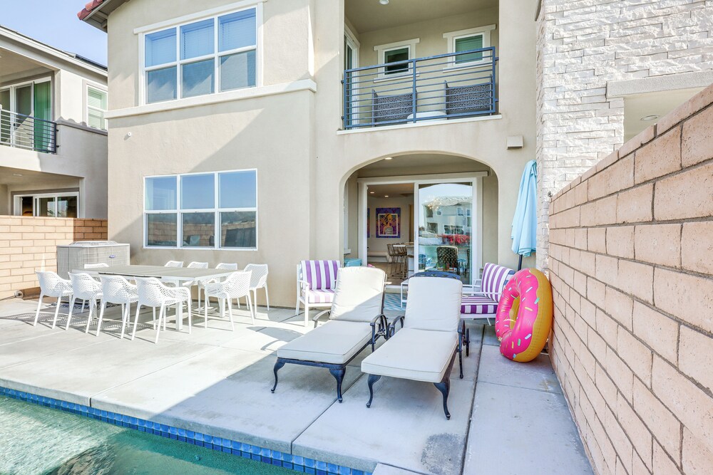 Luxe Indio Lake House 7 Mi to Coachella!
