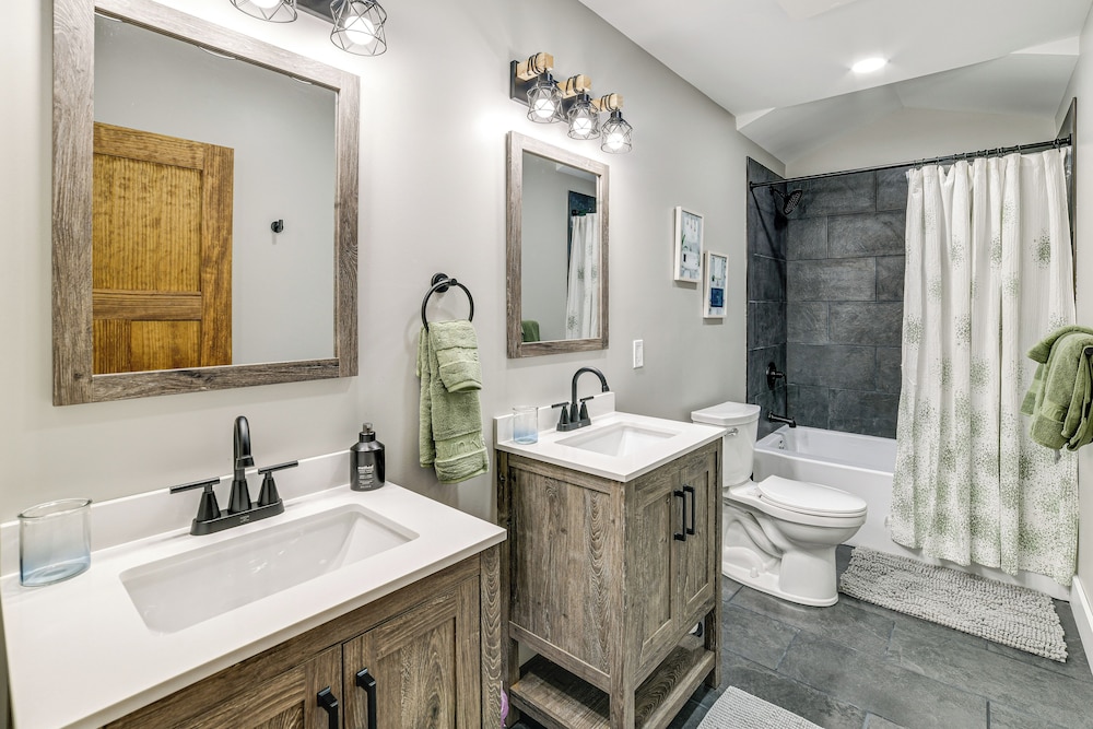 Brantingham Home: ATV & Snowmobile Trails On-site!