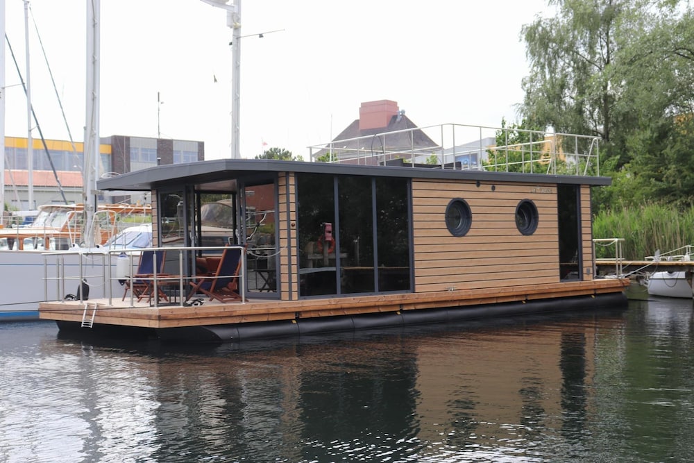 Houseboat Leni, Flensburg