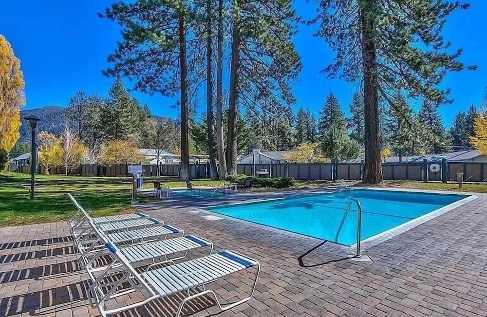Lake Tahoe Vacations - Swimsuit Required 4 Bedroom Home by RedAwning - Property Image 53