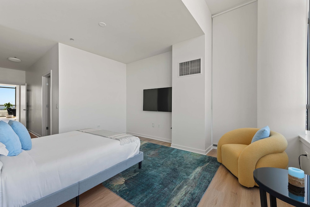 West Loop PH Fireplace Deck Incredible Views