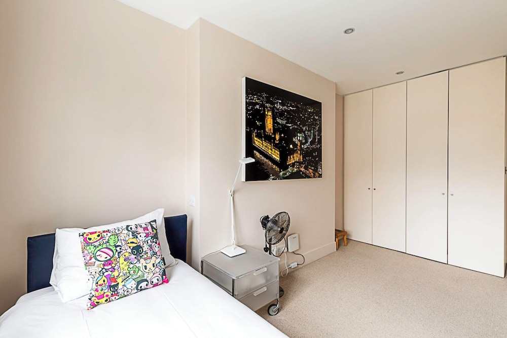London Luxe Retreat: 5-bed Gem