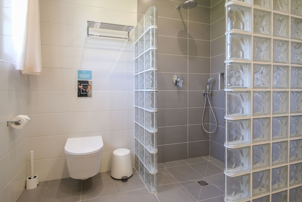 Vale Verde in Lagos With 6 Bedrooms and 4 Bathrooms
