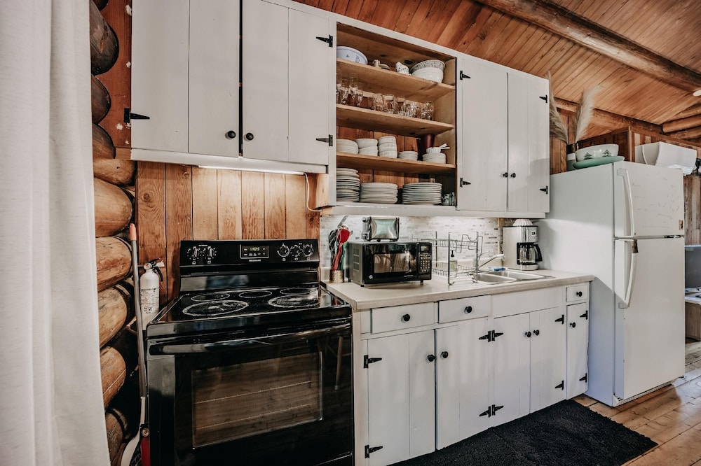 76gs - Genuine Log Cabin - Wifi - Pets Ok - Sleeps 4