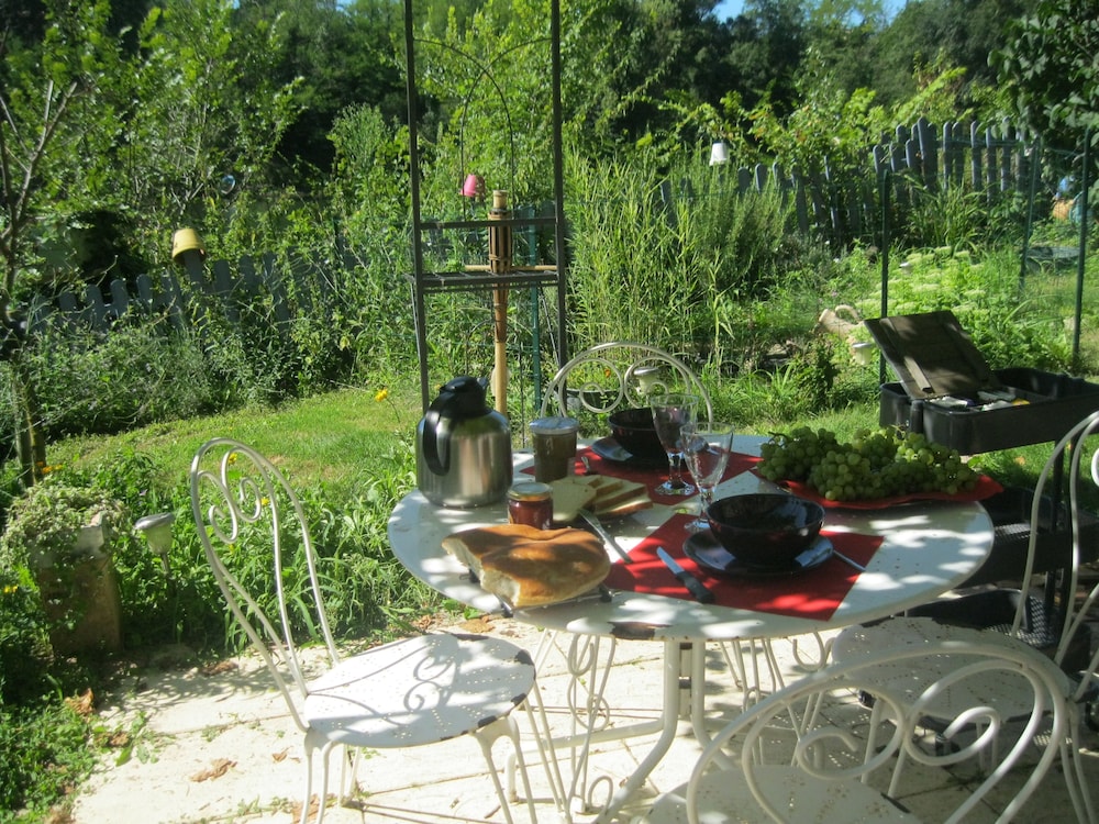 Le Relais de Joseph, alojamiento con piscina en Brens