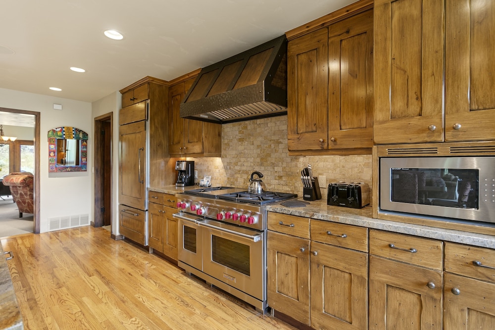 Upper Telemark Drive Home at Deer Valley Resort - 7 Bedroom Home with Hot Tub #2960 7 Home