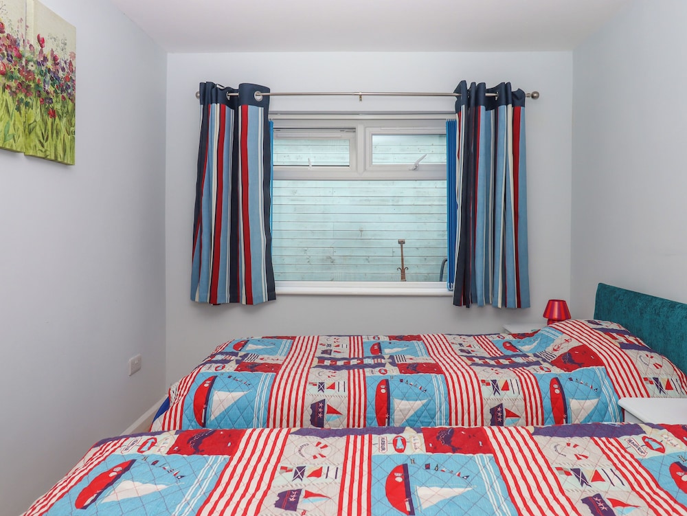Brixham Breeze Cabin