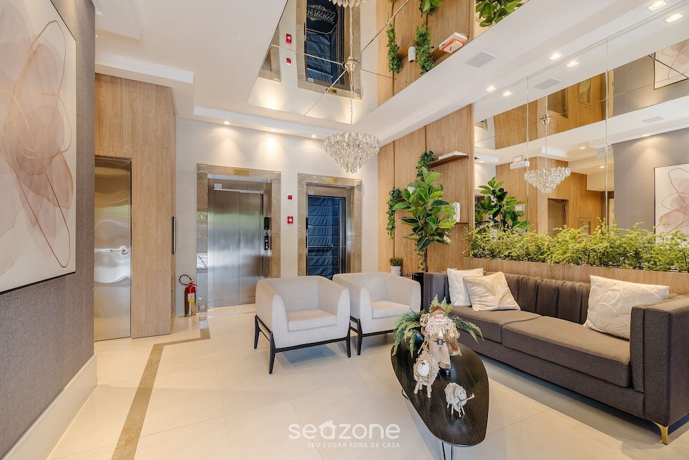 2BR apt w/ BBQ 750m From Beach Rvn2003