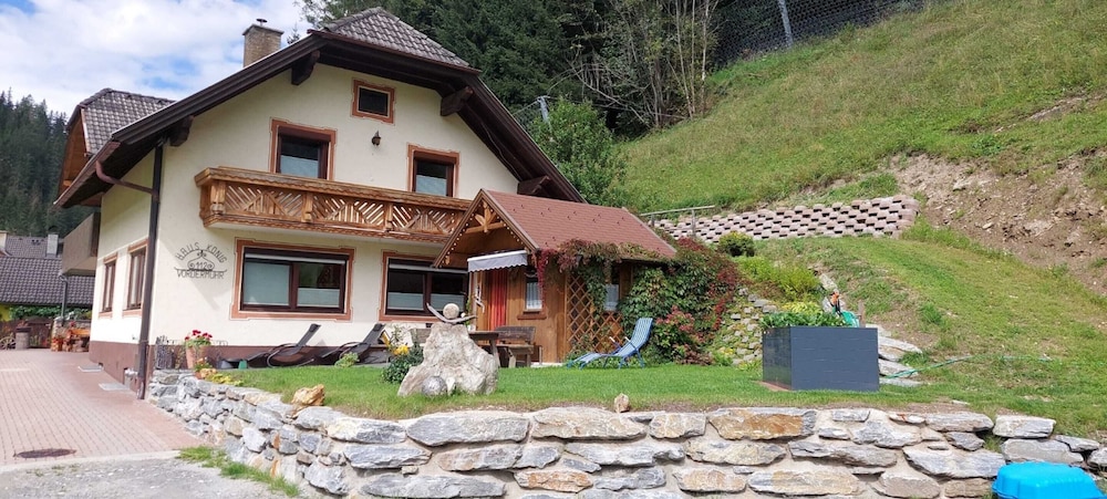 Apartment in Muhr Near Ski Areas