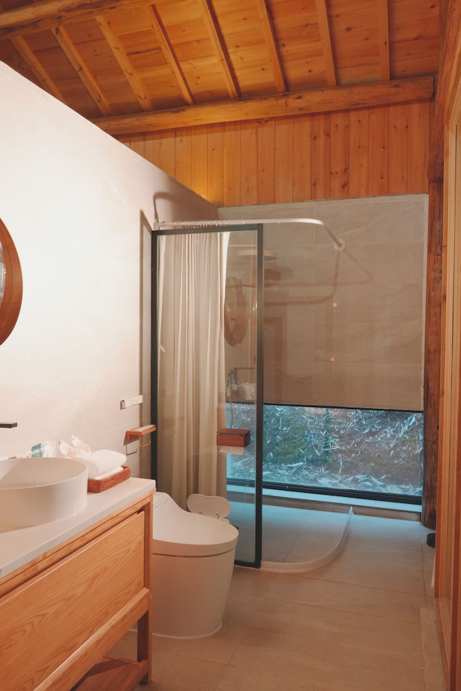 Chunqiu Banshan Leisure Resort