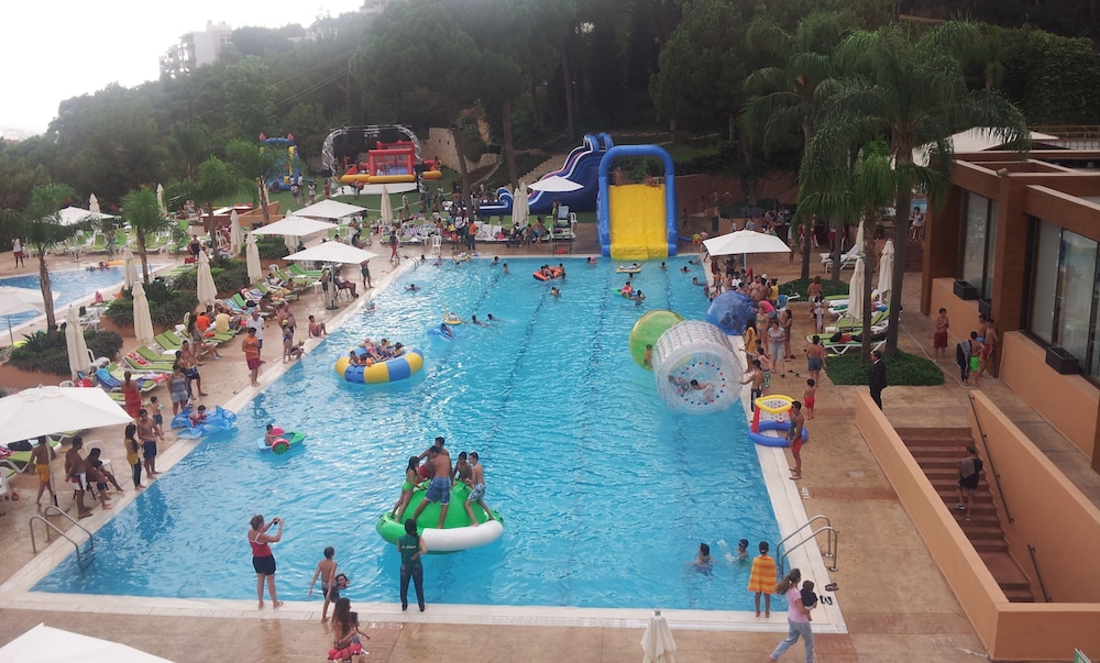 Country Lodge Hotel & Resort