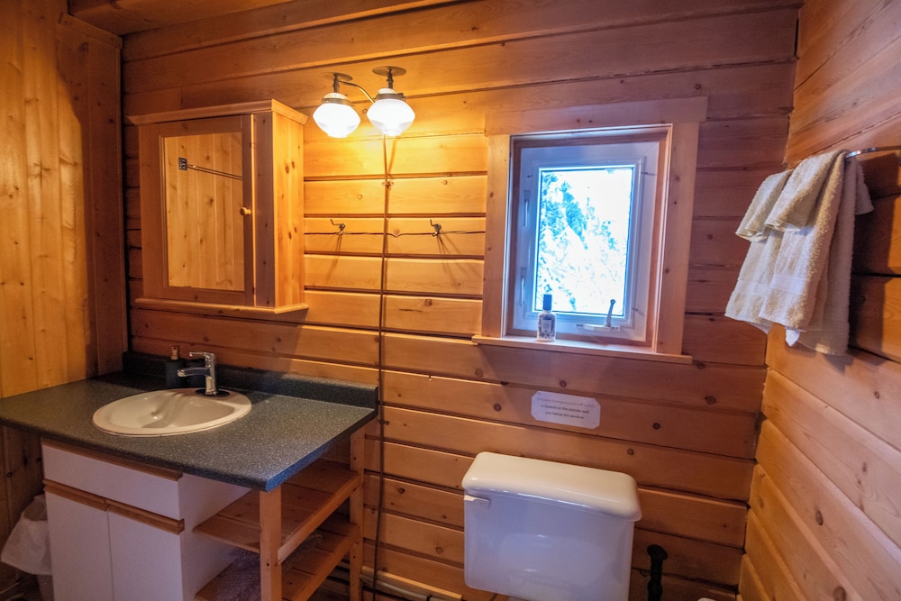 Little Atlin Lodge