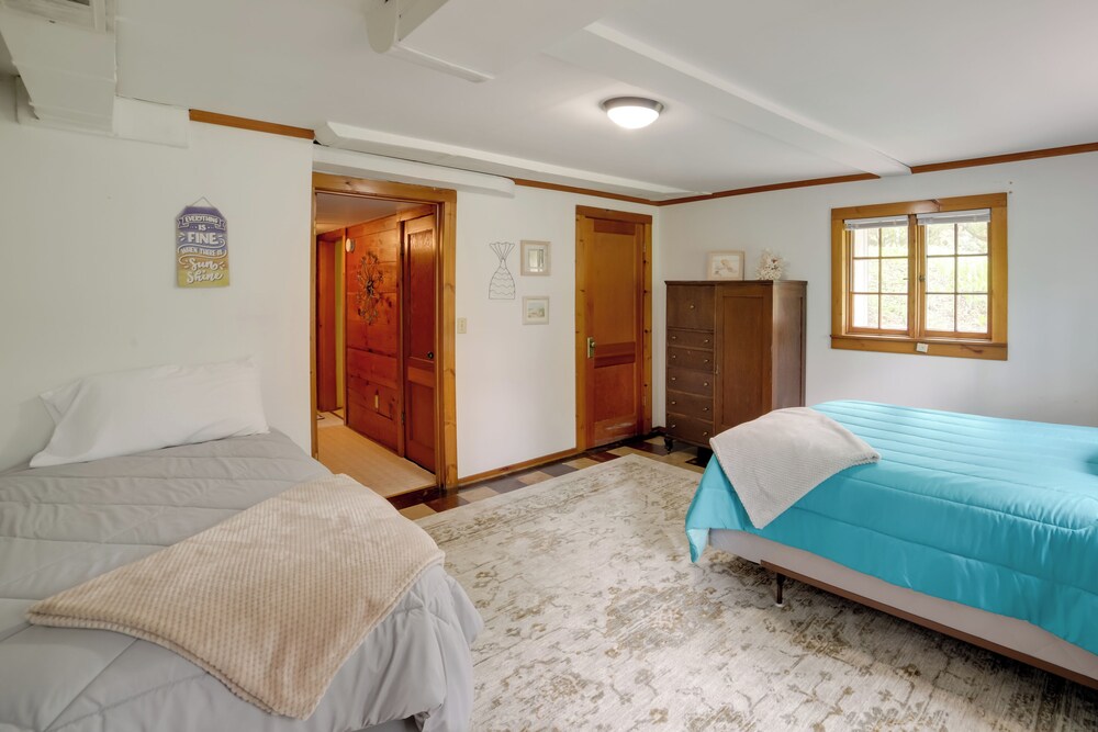Cozy Hillsdale Home 1 Mi to Baw Beese Lake! - Property Image 24