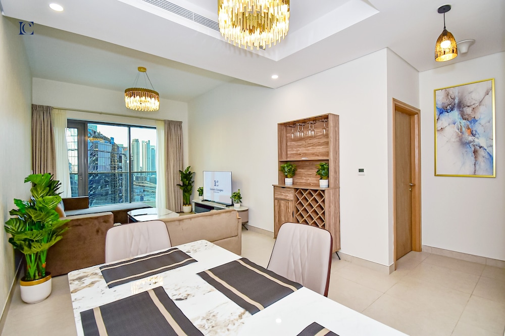 Stylish 1BR with Skyline View - THE BAY photo 5