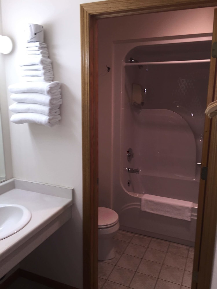 Budget Host Inn & Suites