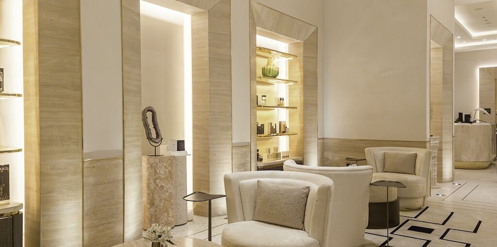 LUX Iconic Views at Palm Tower Suite 4