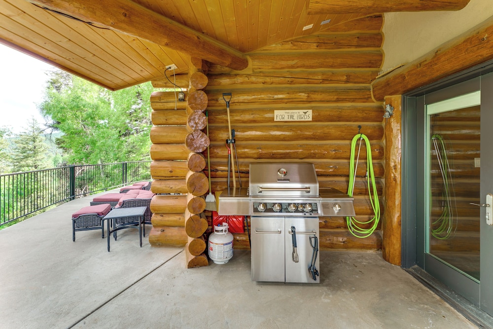 Secluded Angel Fire Retreat: Deck + Stunning View!
