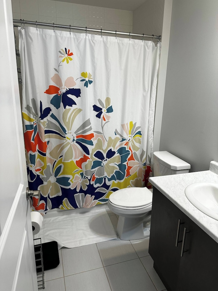 Cozy Whitby Retreat - 2 Bedroom Private House