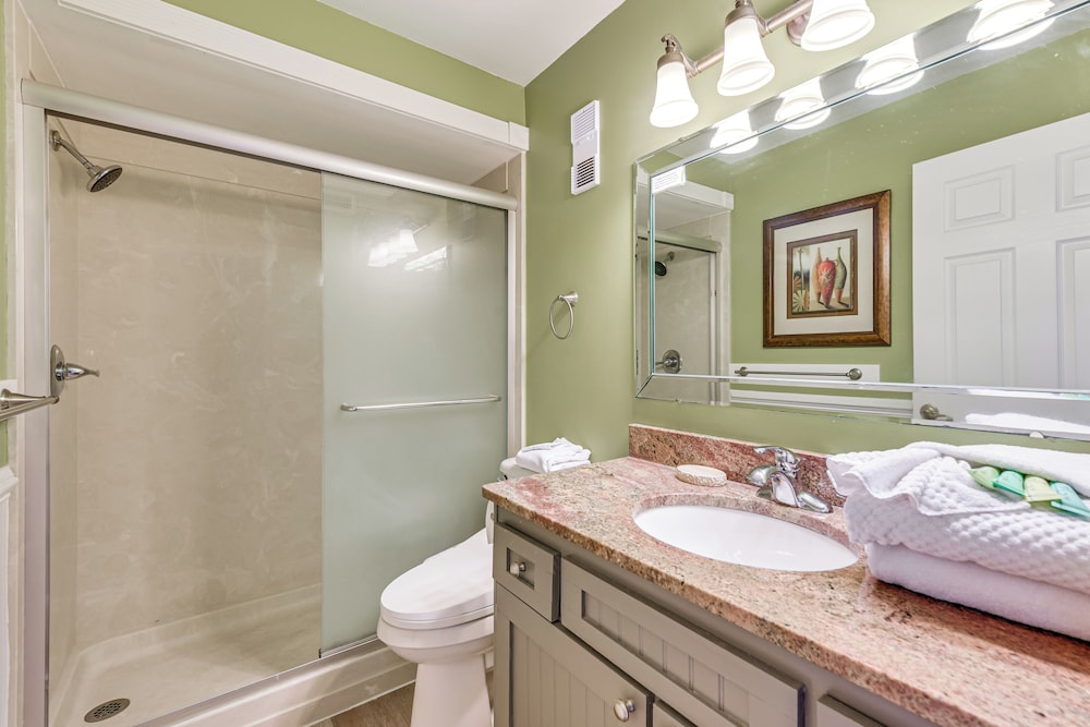 Beach & Pool Access: Regency Towers Condo in Pcb!