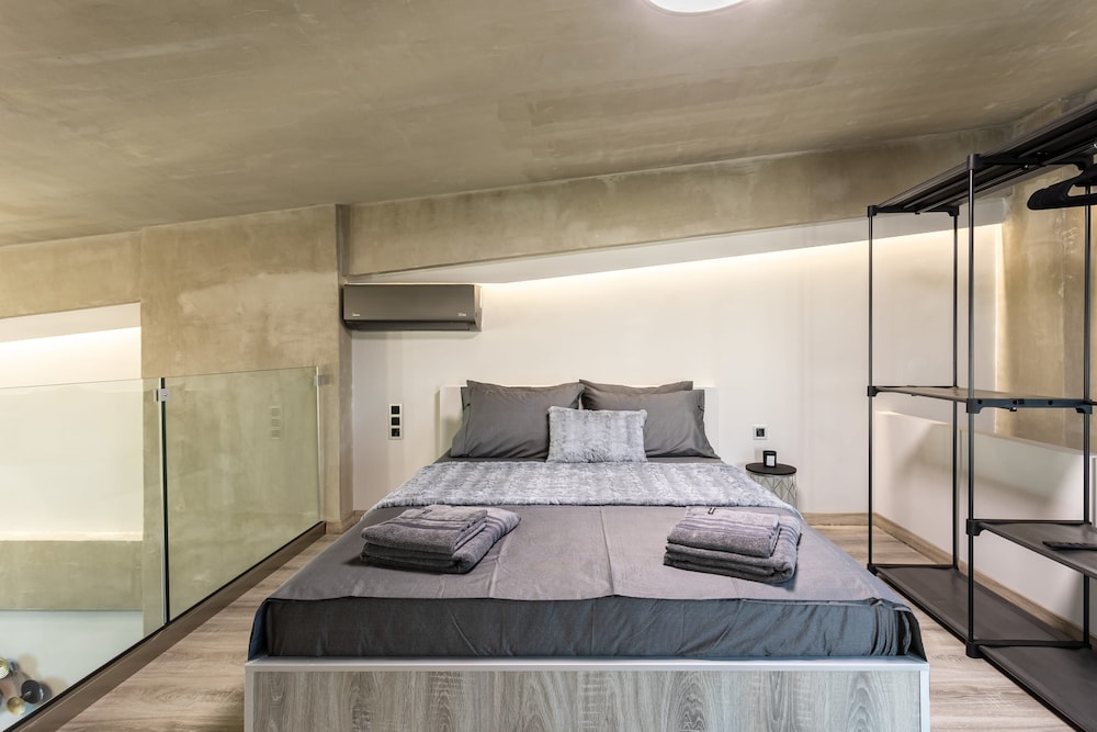 Ventiri Lofts - Luxury Penthouse w Home Cinema