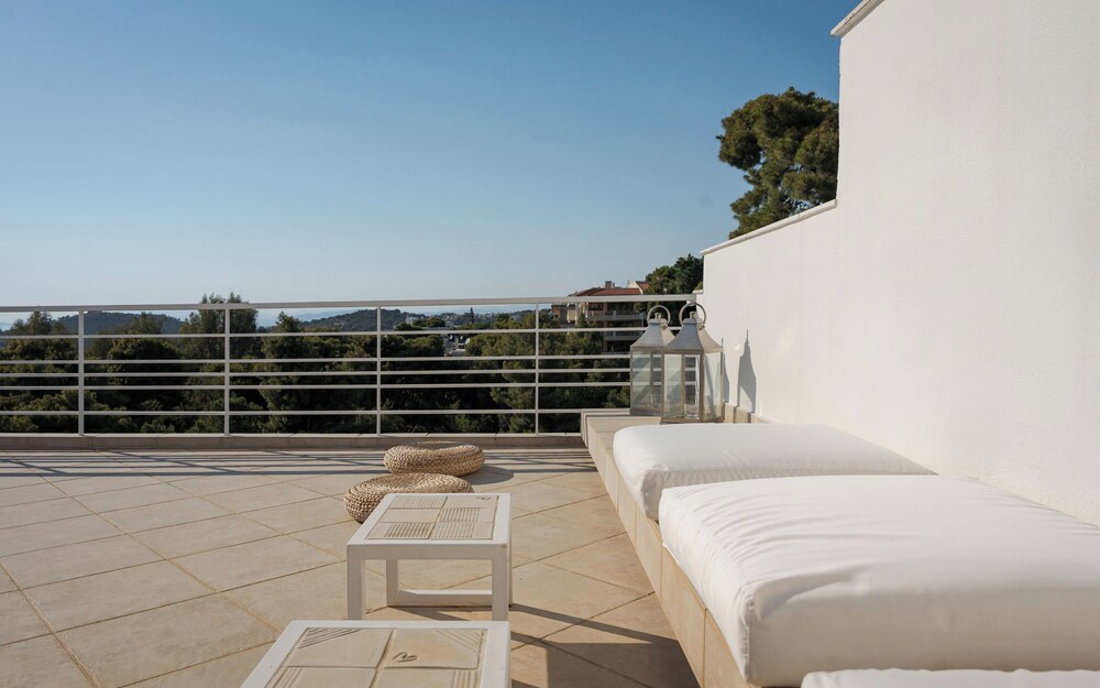 Vouliagmeni Exclusive Residence