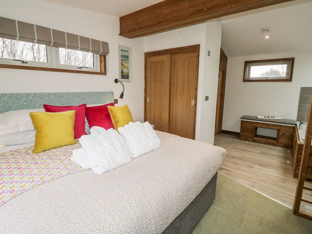 2 Meadow Retreat