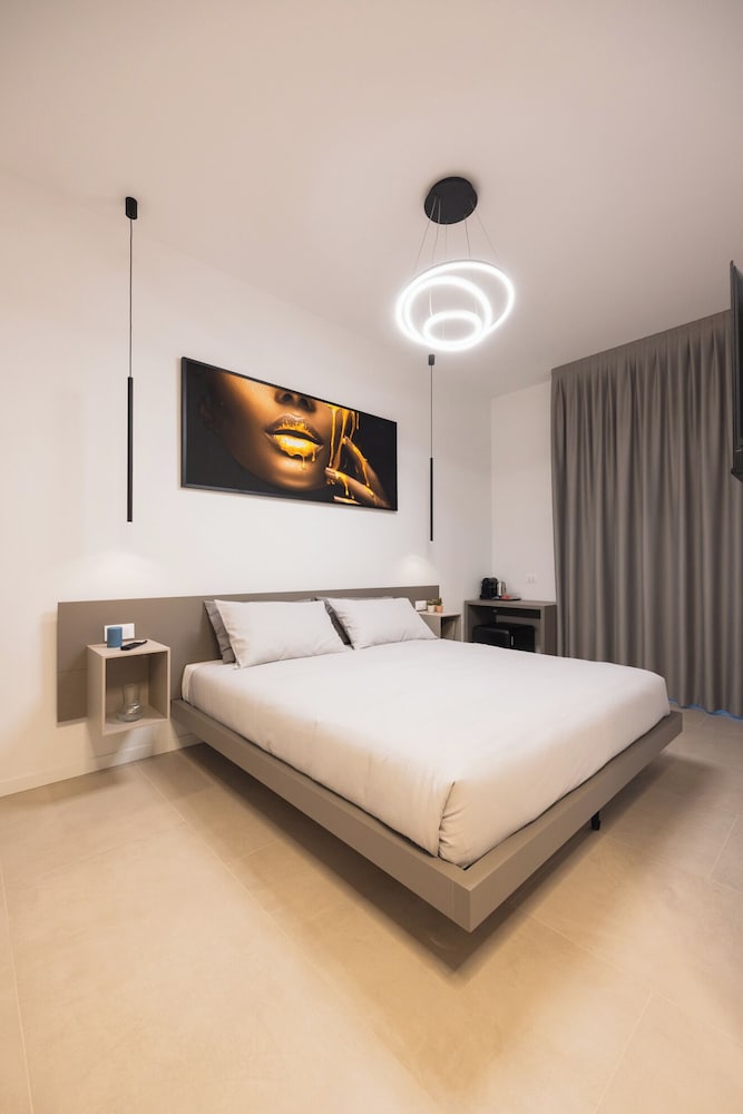Luxury Station Suite